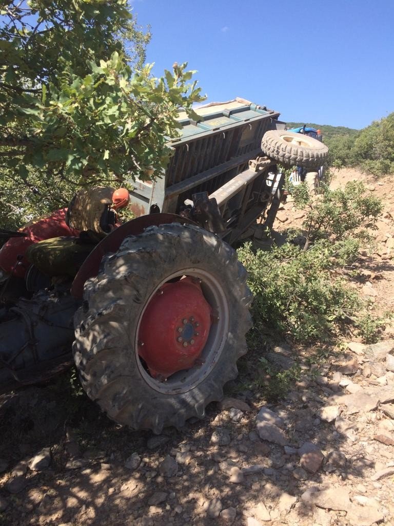 Kontrolden çıkan traktör şarampole devrildi: 2 yaralı