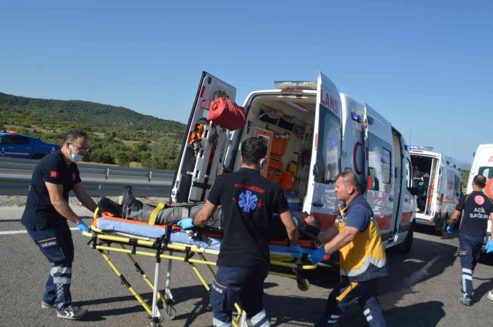 Tavşanlı’da işçi servisi devrildi: 11 yaralı