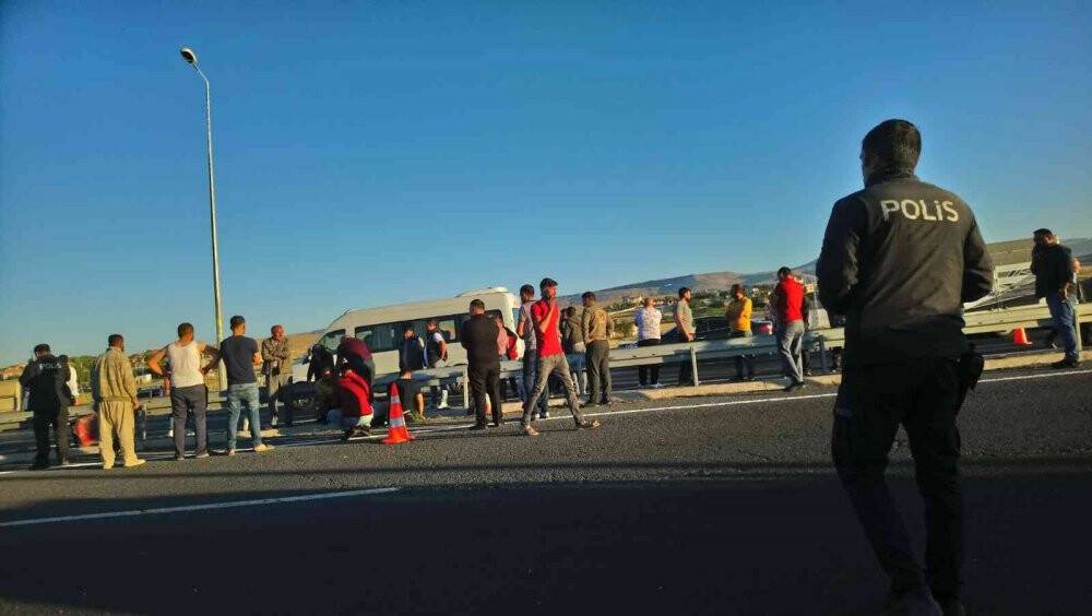 Kayseri’de feci kaza: Kamyonetten fırlayan sürücü öldü