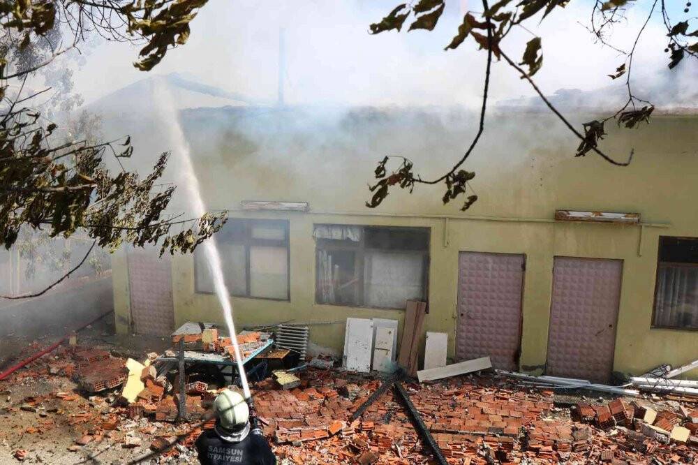 KYK lojmanlarındaki bina alev alev yandı