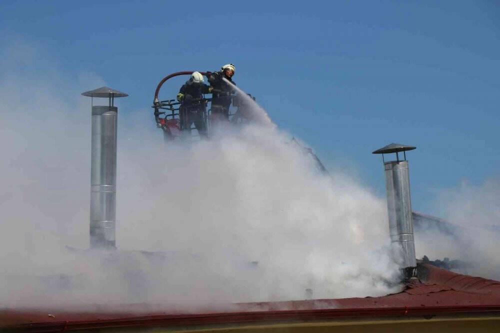 KYK lojmanlarındaki bina alev alev yandı