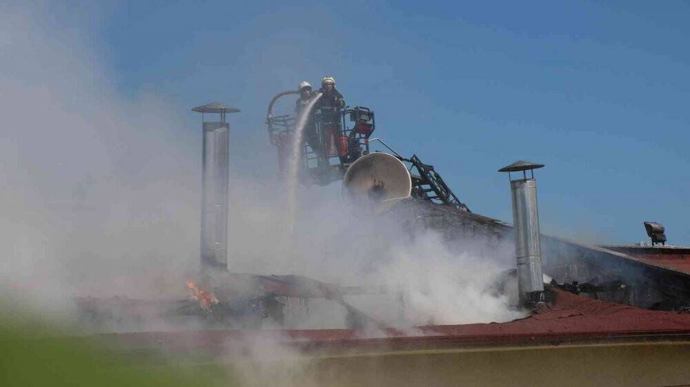 KYK lojmanlarındaki bina alev alev yandı