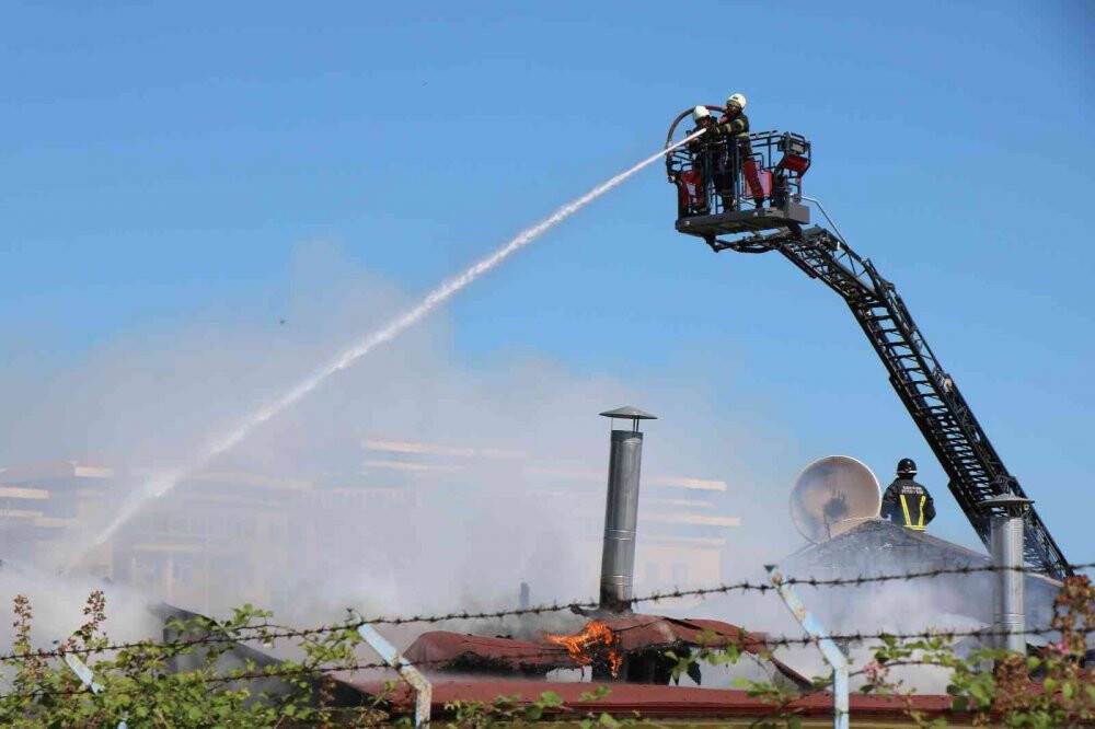KYK lojmanlarındaki bina alev alev yandı