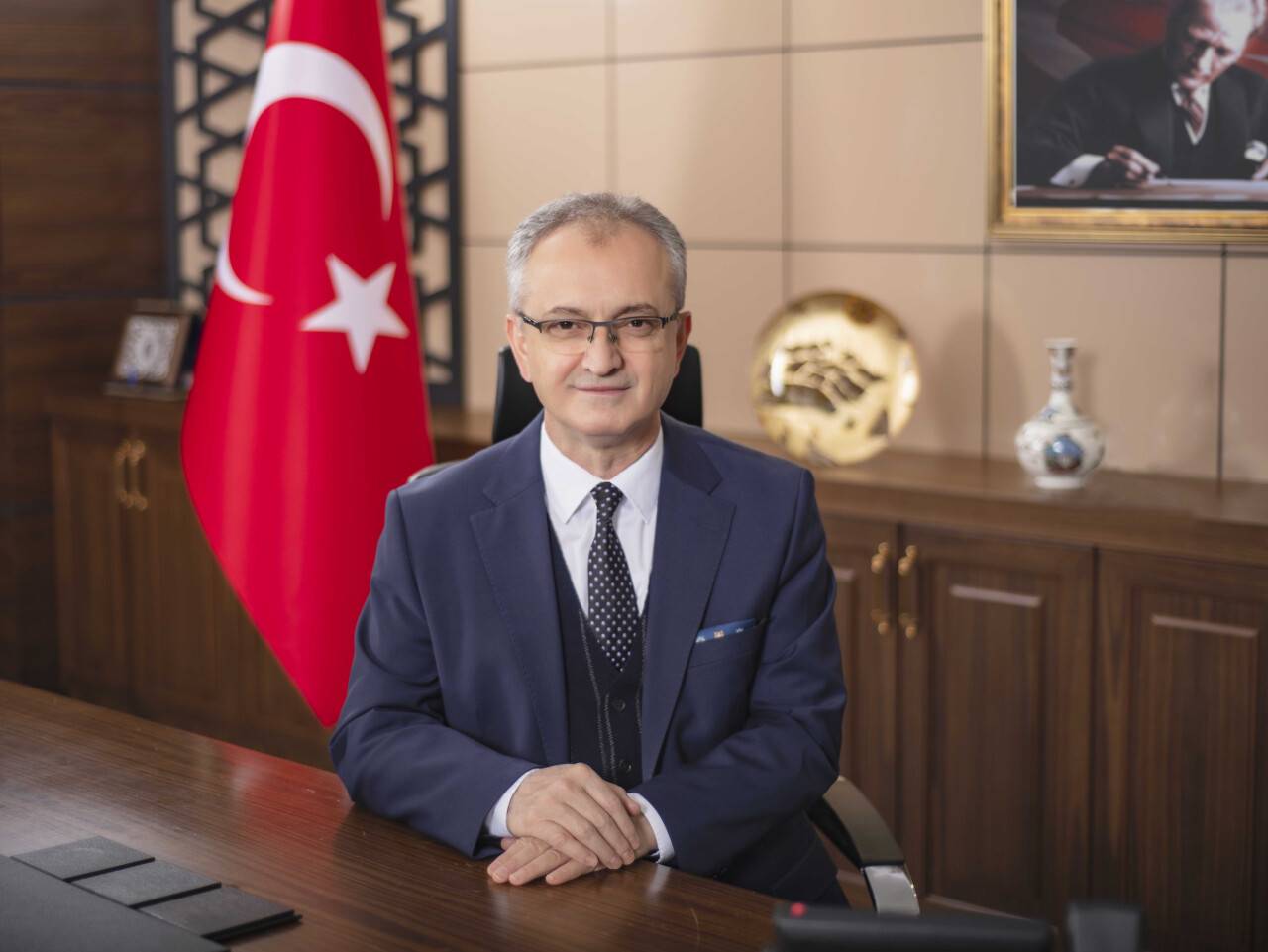 rektor-prof-dr-babur-ozcelik.jpg