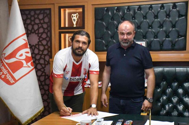 Balıkesirspor Kaptan Atilla ve İbrahim Halil Çolak ile sözleşme yeniledi