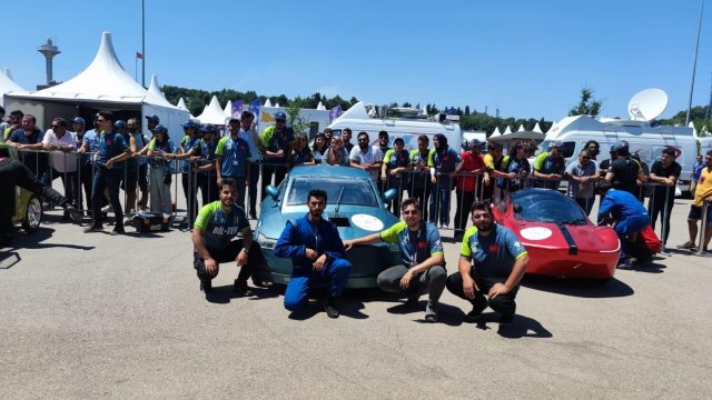 BARÜ’lü öğrenciler yüzde 100 yerli elektrikli otomobilleriyle 2 ödül aldı