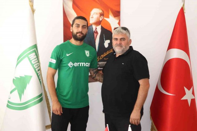 Kaan Aşnaz Muğlaspor’a imza attı