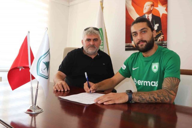 Kaan Aşnaz Muğlaspor’a imza attı