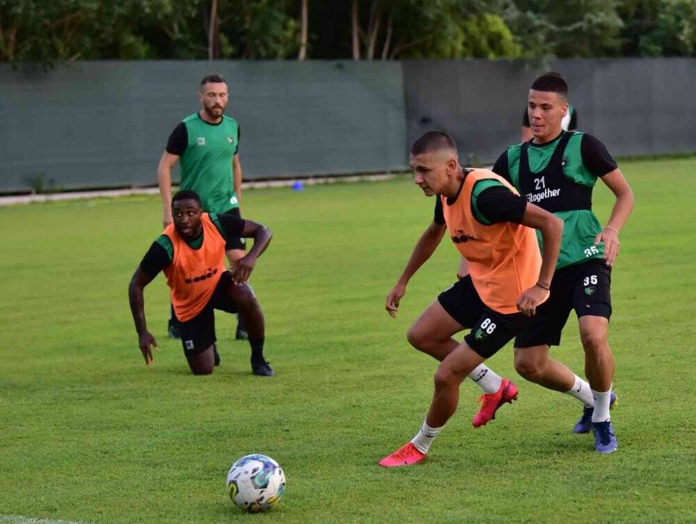 Denizlispor 2 günlük aranın ardından çalışmalara yeniden başladı