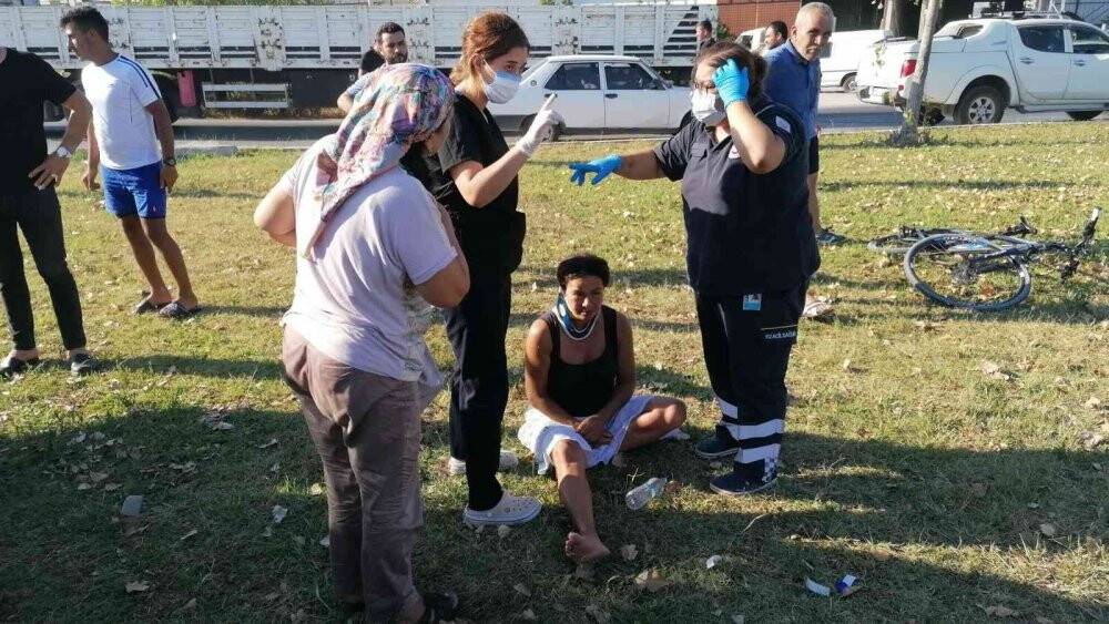 Otel çalışanlarını taşıyan servis kamyonetle çarpıştı: 8 yaralı