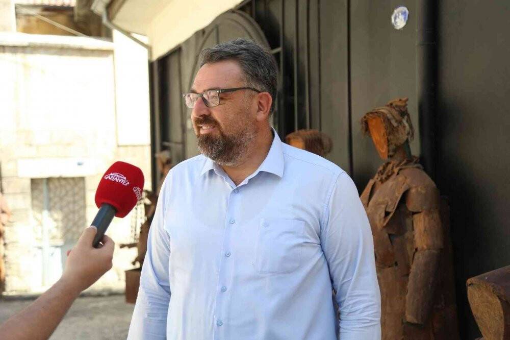 Atık demirlerden yapılan figürler, Bey Mahallesi’ne renk katıyor