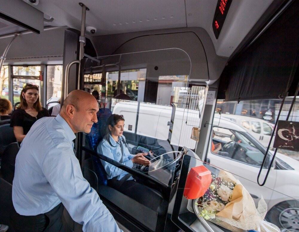 Başkan Soyer’den darp edilen kadın şoföre çiçekli sürpriz