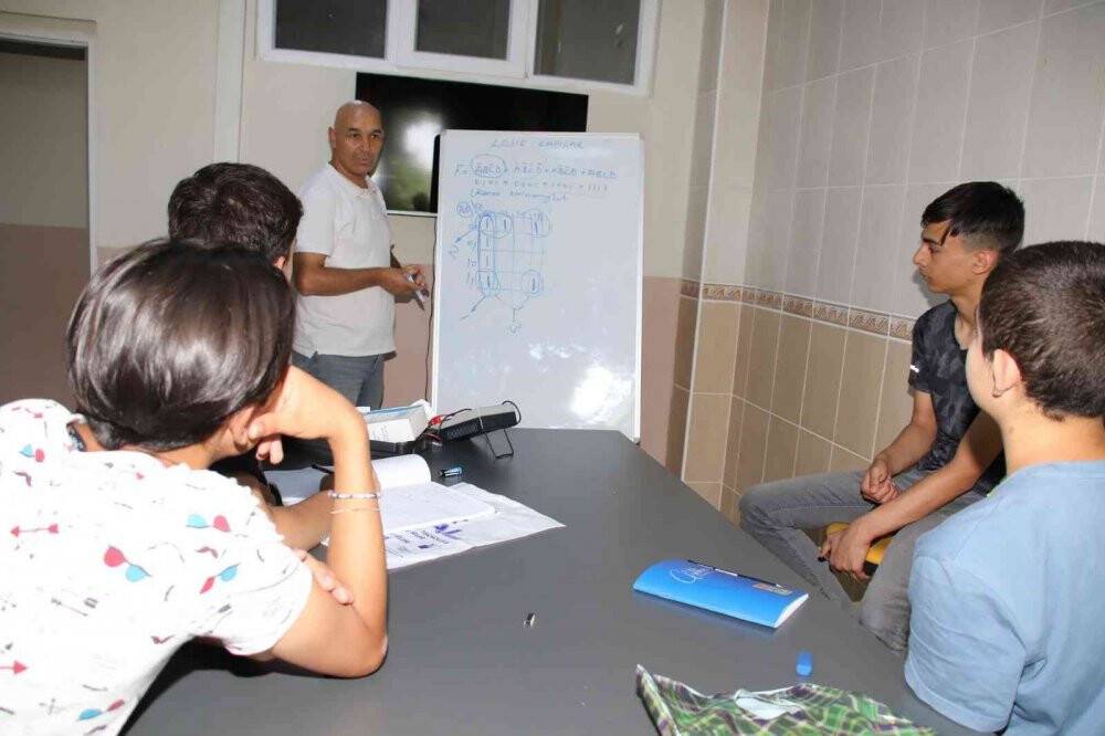 Genç AKSES kurslarında eğitim ve eğlence bir arada