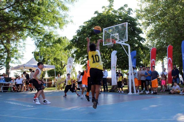 Berkay Akbaş anısına sokak basketbolu