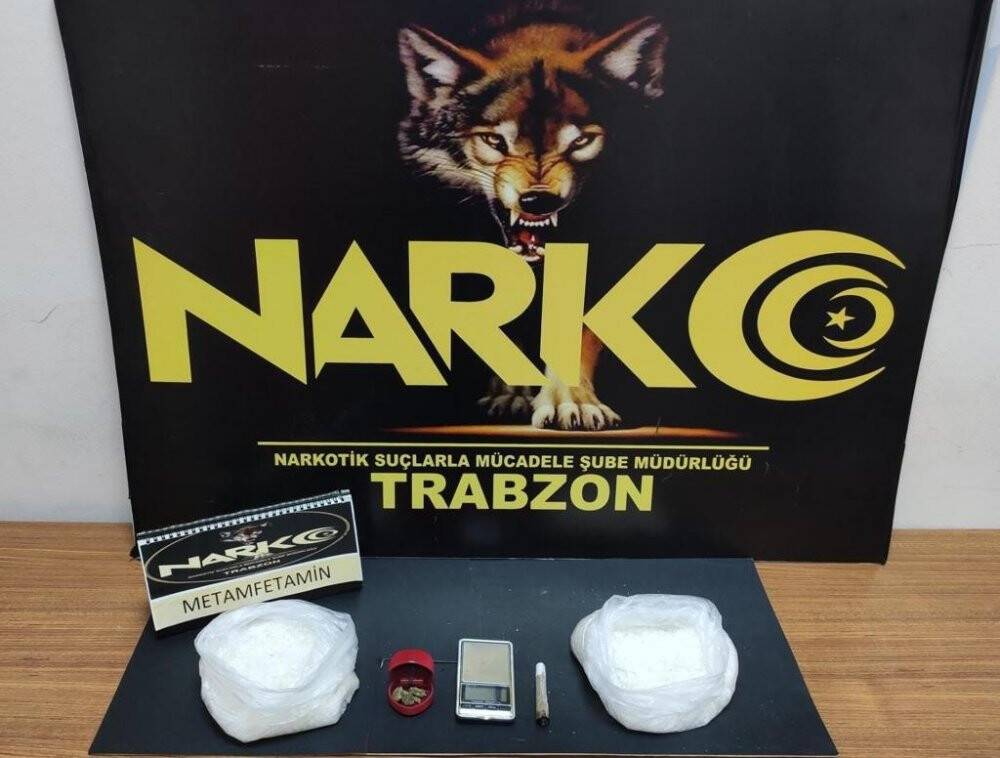 Minibüs içindeki çamaşır makinesinde piyasa değeri 1 milyon TL olan metamfetamin ele geçirildi