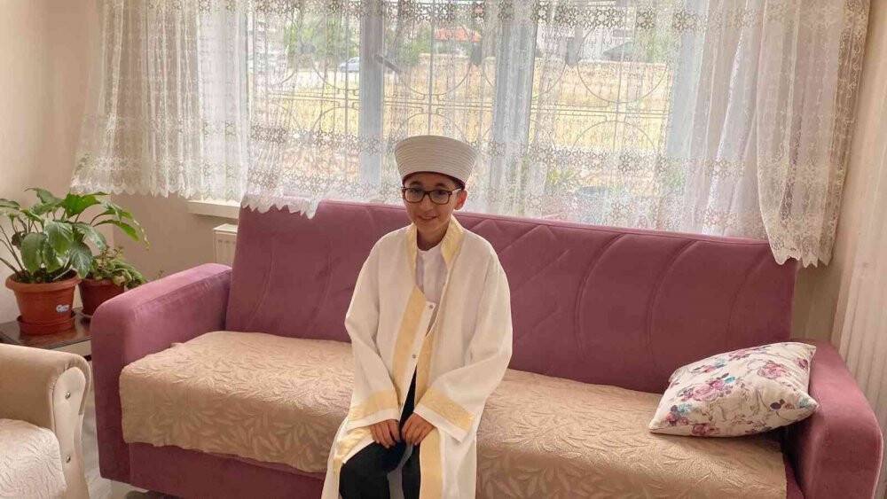 Ağlayarak gitmek istemediği Kur’an Kursunu 3 yılda bitirip hafız oldu