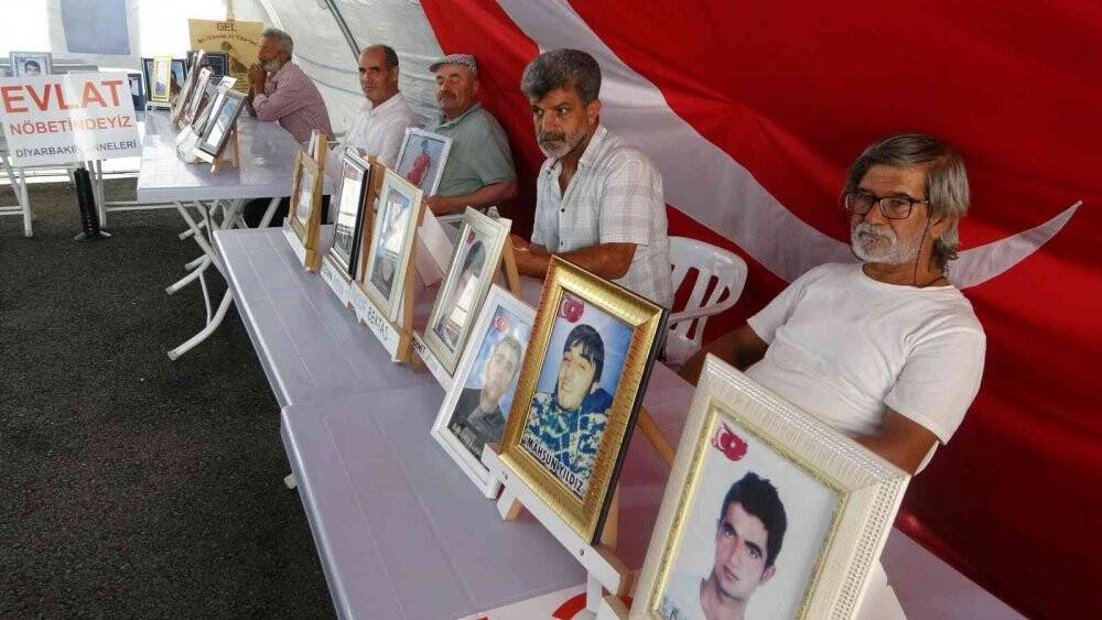 Diyarbakır’da aileler bin 61 gündür evlat nöbetinde