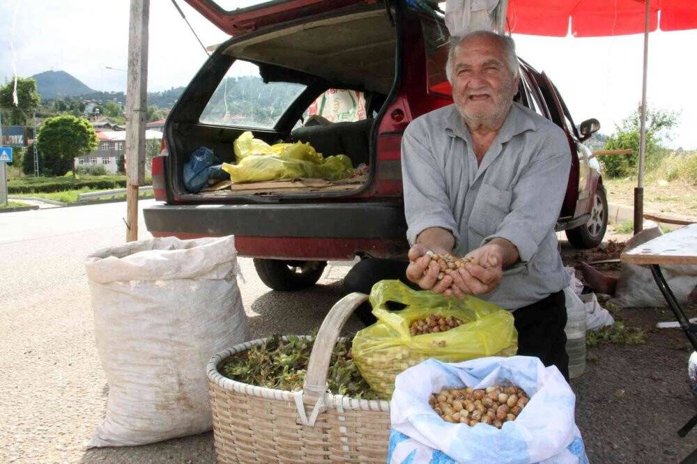 Yeni sezon fındığı yol kenarlarında satışa çıktı