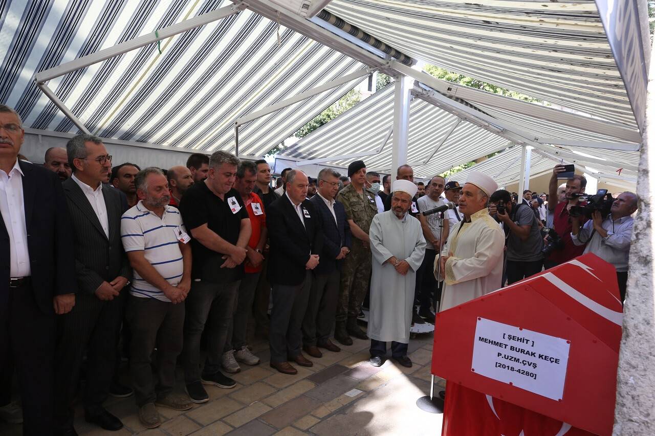 aa-20220731-28543403-28543402-sehit-piyade-uzman-cavus-kece-kahramanmarasta-son-yolculuguna-ugurlandi.jpg