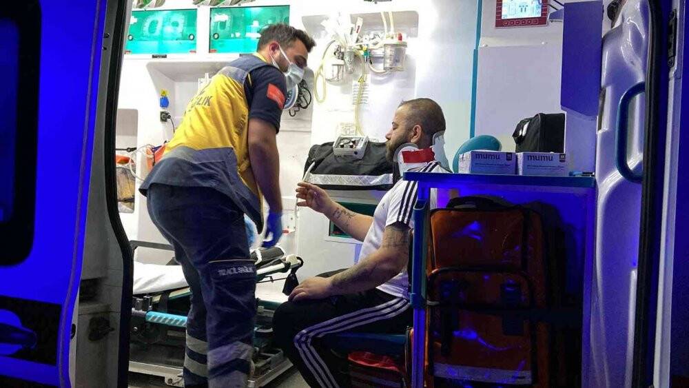 Alkollü sürücü 3 milyon TL’lik aracıyla direğe çarptı: 1 yaralı