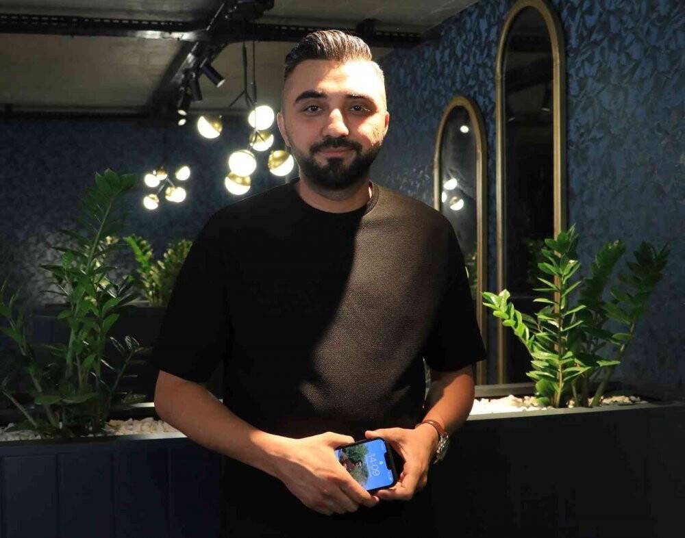 Davulcuya kredi kartıyla bahşiş verdi