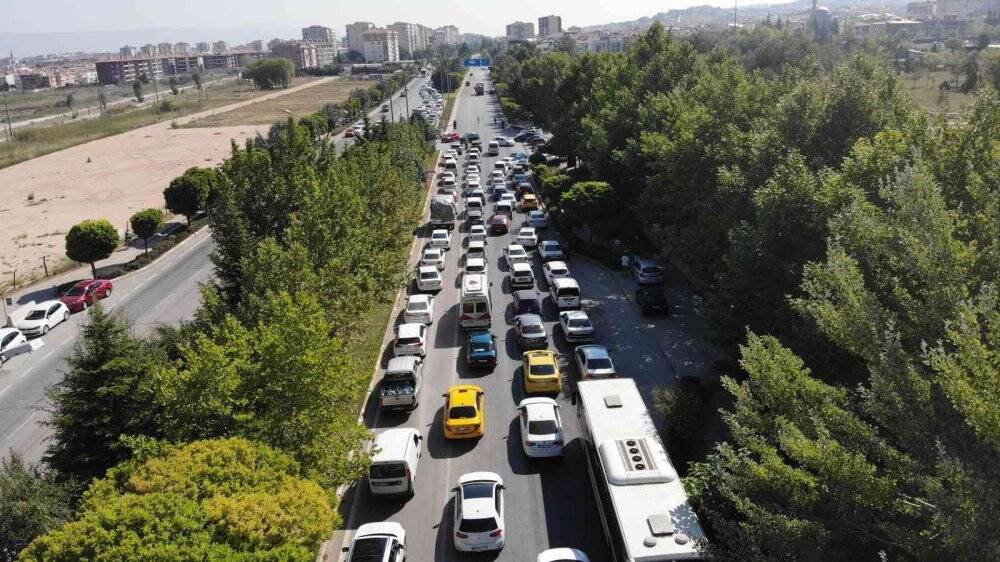 KPSS öncesi yoğun trafik havadan görüntülendi