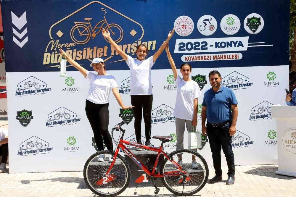 Meram’da Düz Bisiklet Yarışları heyecanı sürüyor