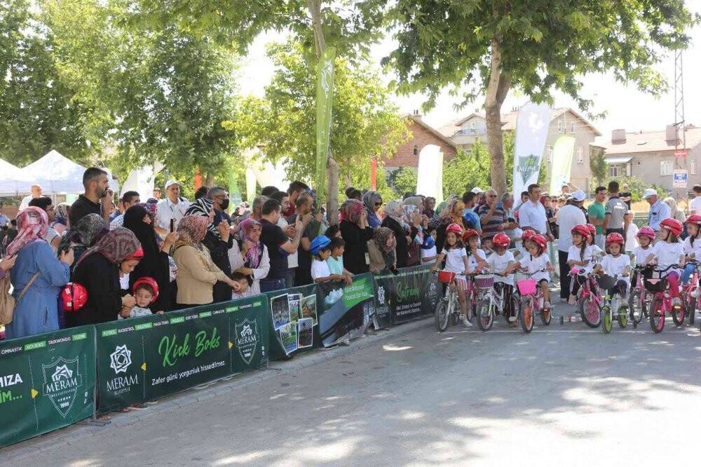 Meram’da Düz Bisiklet Yarışları heyecanı sürüyor