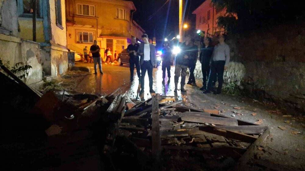 Edirne’yi yaz ortasında sel vurdu: Ev ve iş yerlerini su bastı, yollar göle döndü