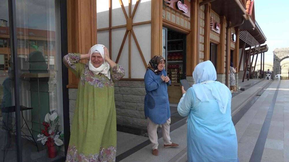 SOLOTÜRK ekibi prova uçuşu yaptı, vatandaşlar heyecanla izledi