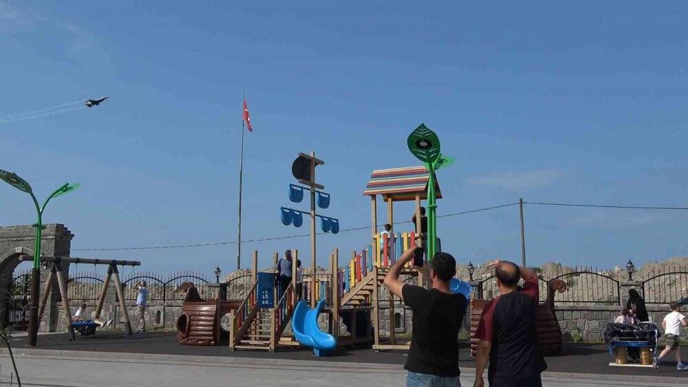 SOLOTÜRK ekibi prova uçuşu yaptı, vatandaşlar heyecanla izledi