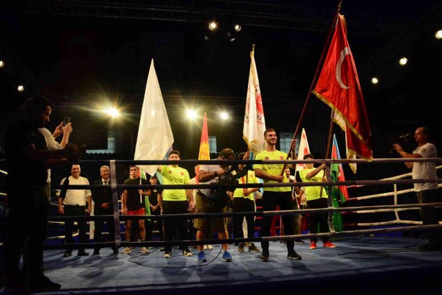 Kocaeli’de kick boks coşkusu yaşandı