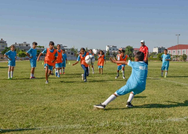 Yaz Spor Okullarında 13 branşta eğitim veriliyor