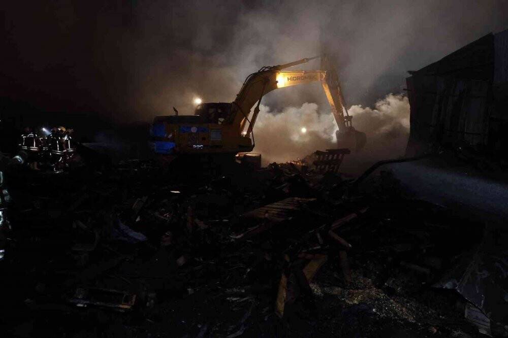 Başkentte palet üretilen iş yerinde çıkan yangın söndürüldü