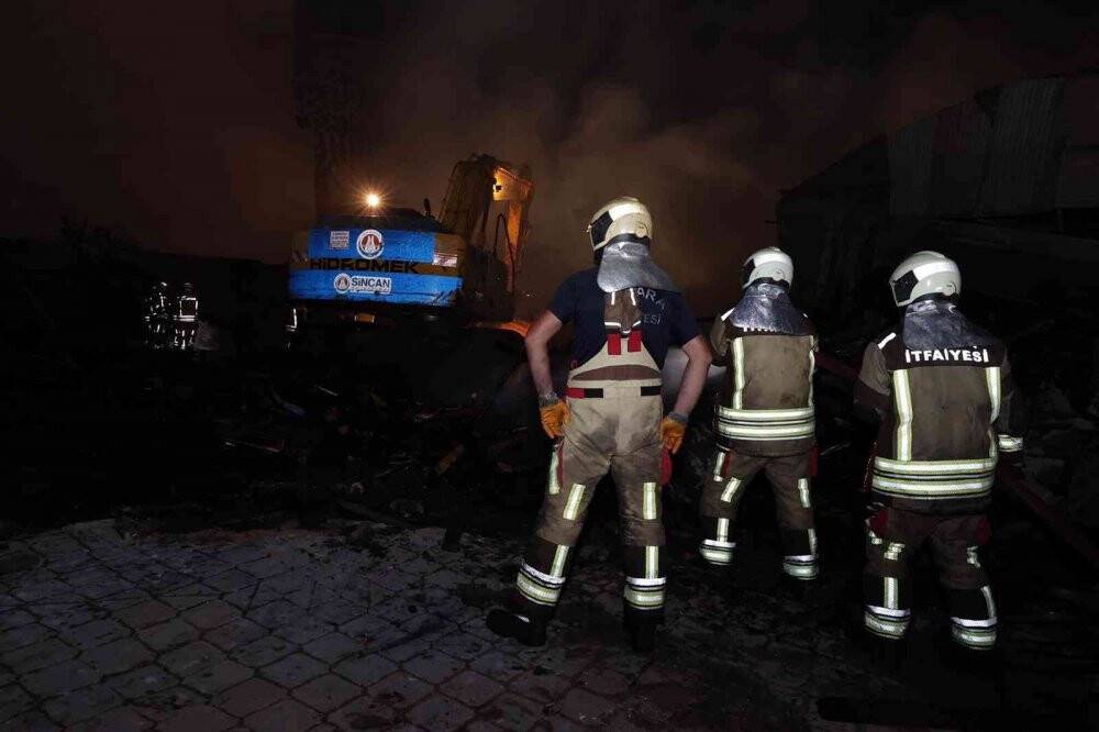 Başkentte palet üretilen iş yerinde çıkan yangın söndürüldü