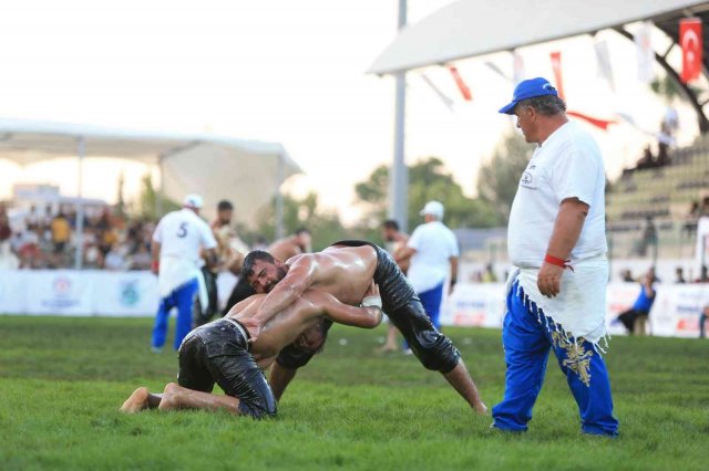 Pamukkaleli pehlivanlardan 3 madalya