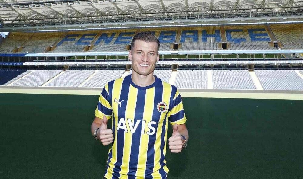 Fenerbahçe, Ezgjan Alioski ile 1 yıllık sözleşme imzaladı