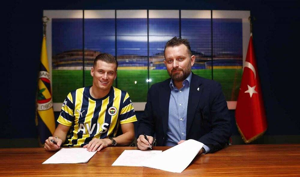 Fenerbahçe, Ezgjan Alioski ile 1 yıllık sözleşme imzaladı