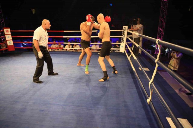 Emekli paraşütçü dağ komandosu, kick boks ringlerinin hakimi oldu