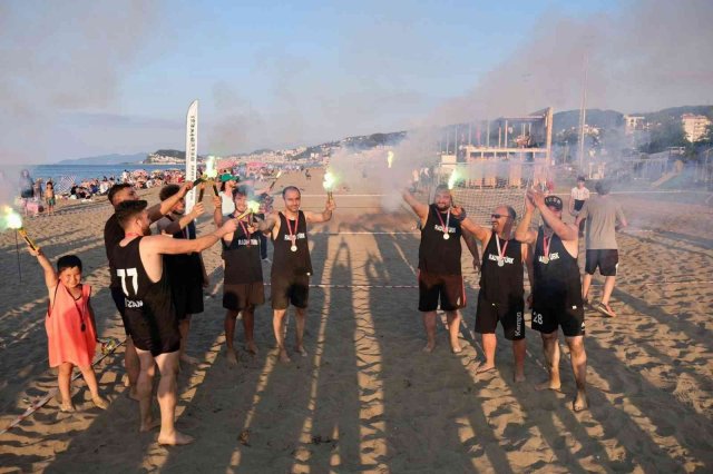 Giresun’da plaj hentbolu heyecanı yaşandı