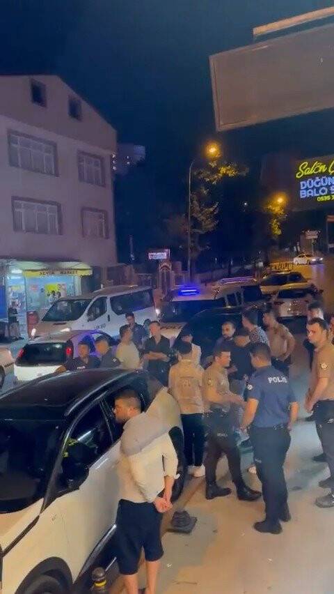 İstanbul'da meydan kavgası: Defalarca tekmelediler