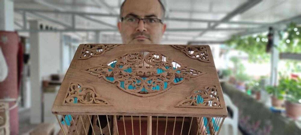 Kuşlara saray yapıp 10 bin liraya satıyor