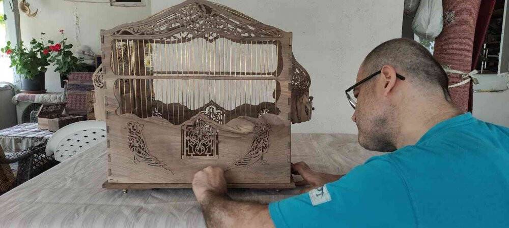 Kuşlara saray yapıp 10 bin liraya satıyor