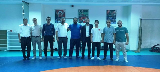 AK Parti Kütahya Merkez İlçe Başkanlığı’ndan Kapalı Spor Salonu’na ziyaret