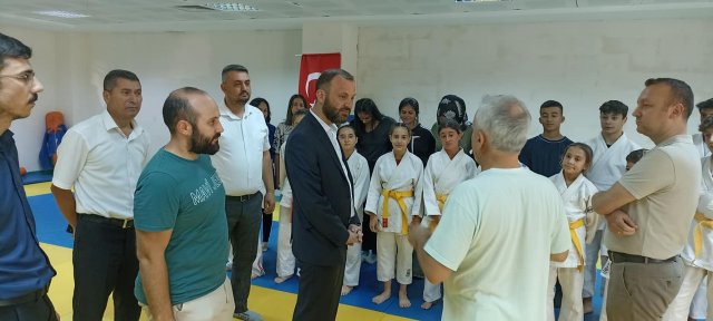 AK Parti Kütahya Merkez İlçe Başkanlığı’ndan Kapalı Spor Salonu’na ziyaret