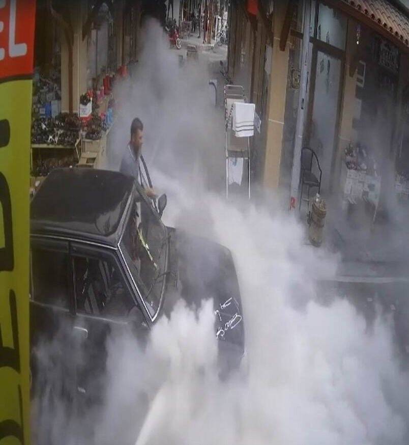 Seyir halindeki otomobilde yangın