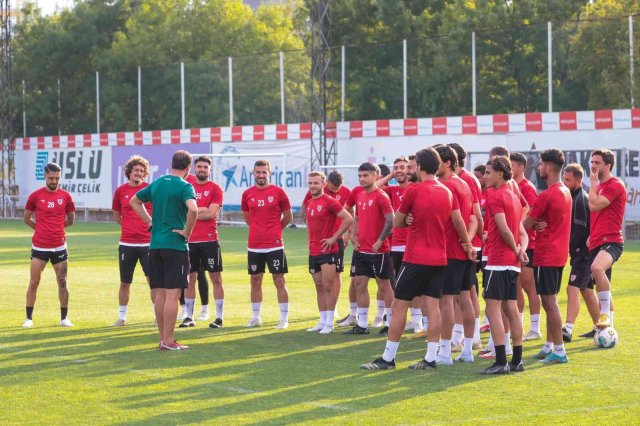 Samsunspor’un kadrosunda çift pasaporta sahip 12 futbolcu bulunuyor