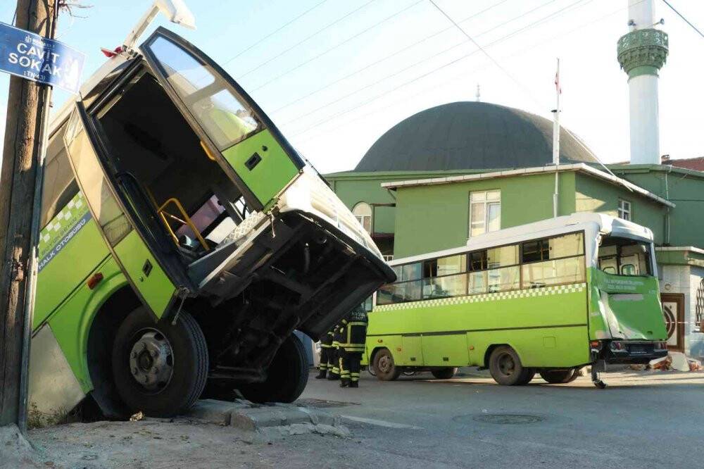 Yolcu dolu otobüs böyle uçtu