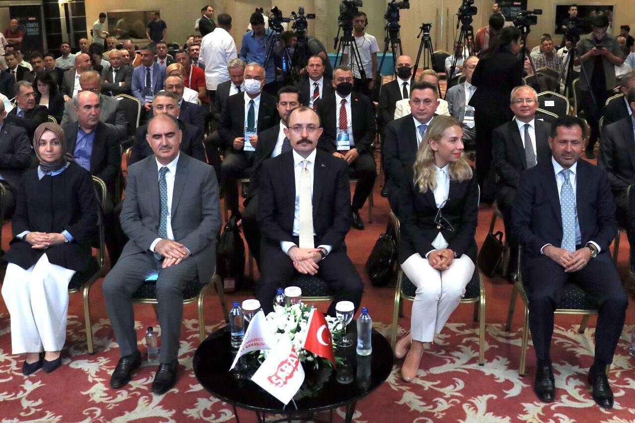 aa-20220803-28561821-28561814-ticaret-bakani-mus-turkiye-ihracat-seferberligi-programinda-konustu.jpg
