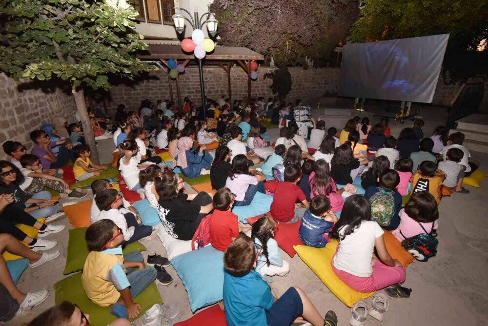 Karatay Belediyesi'nden Havada Sinema